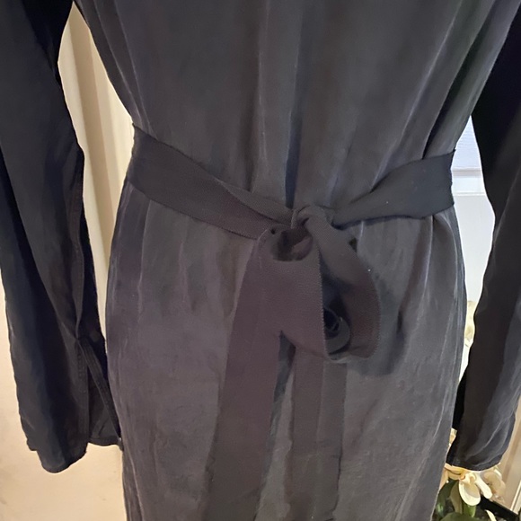 Theory Black Belted Long Sleeve 100% Silk, Size 6. - Picture 5 of 11